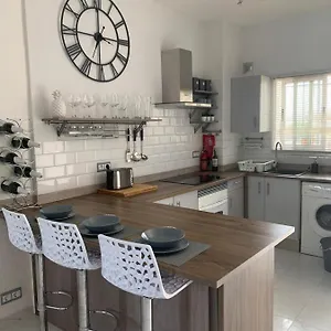 Tres Hermanos - Spacious Modern 2 Bedroom , Nerja España